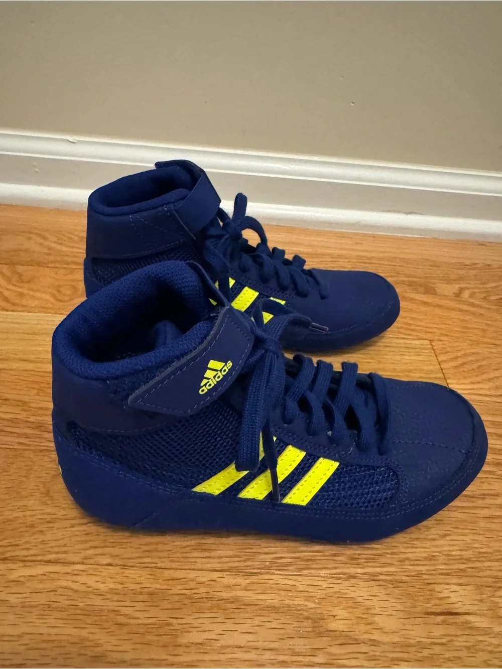 Adidas Kids HVC 2 wrestling shoes - size 2